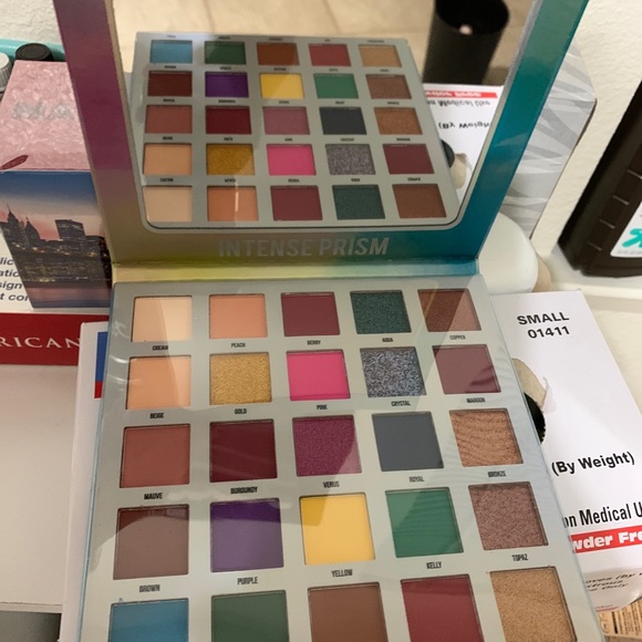 Makeup - Picture 2 of 10